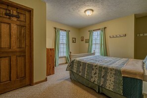 4 bedrooms, iron/ironing board, free WiFi, bed sheets