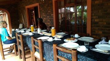 Daily continental breakfast (ZAR 90 per person)
