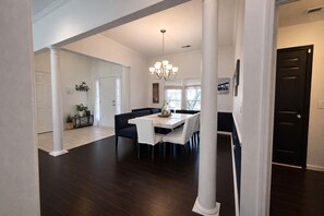 Dining - Beautiful 4bd 2bath House w/pool close to CLT (Charlotte)