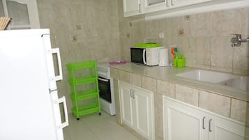 Habitación, 1 cama matrimonial | Cocina privada | Utensilios de cocina