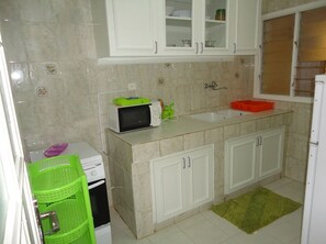 Room, 1 Double Bed | Private kitchen
