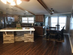 Fridge, microwave, oven, stovetop - LAKE MARION LAKE FRONT VACATION RENTAL (Manning)