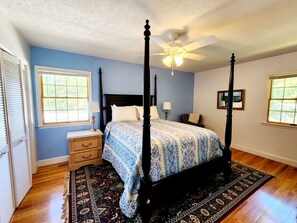 5 bedrooms, iron/ironing board, free WiFi, bed sheets