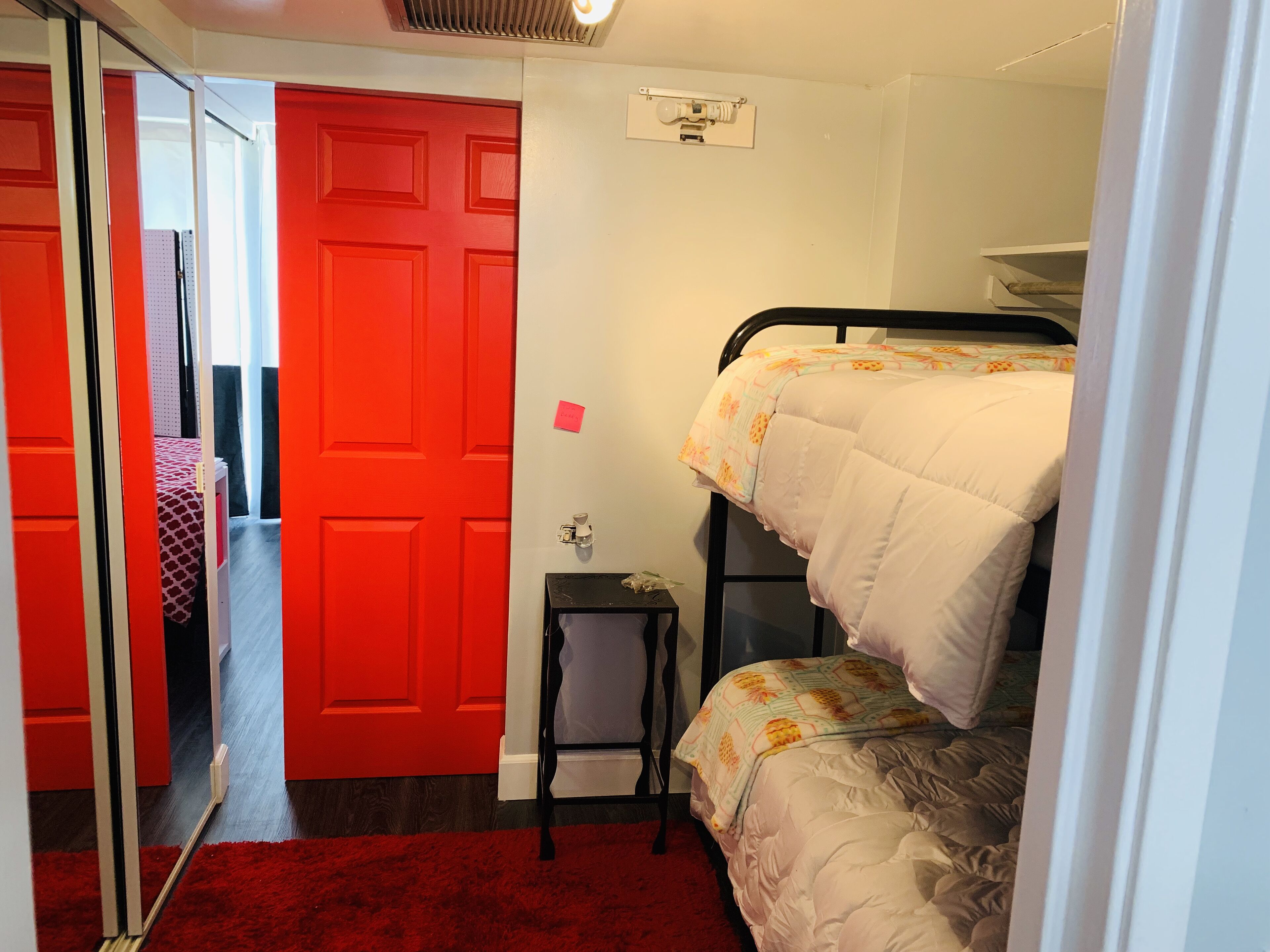 2 bedrooms, in-room safe, desk, iron/ironing board