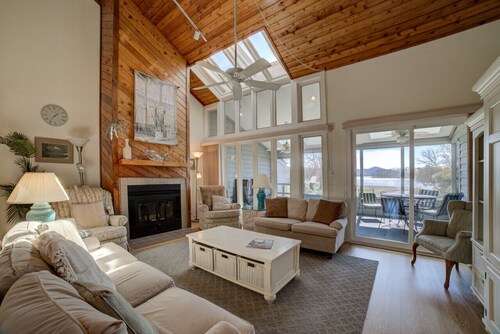 Meadows - Townhome in Bernard`s Landing with all the amenities to enjoy!