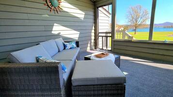 Télévision, table de tennis de table