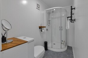 Hair dryer - Cabin in Bush Setting, Central Whangārei + Netflix (Whangarei)