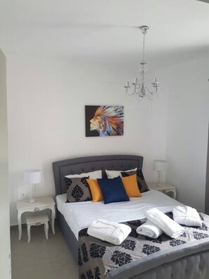 1 chambre, fer et planche à repasser, accès Internet, draps fournis