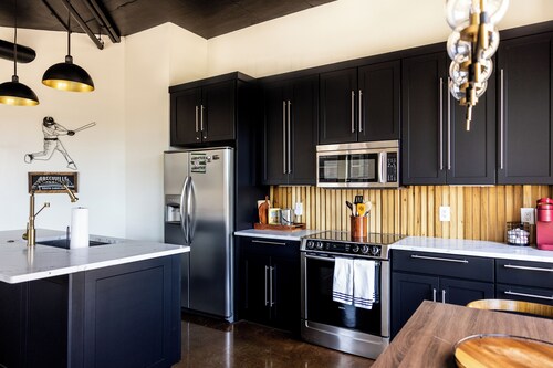 Yea!ThatGreenville.   Downtown GV  2BR/2BA Great Location on Main Street. 