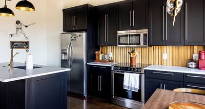 Yea!ThatGreenville. Downtown GV 2BR/2BA Great Location on Main Street.