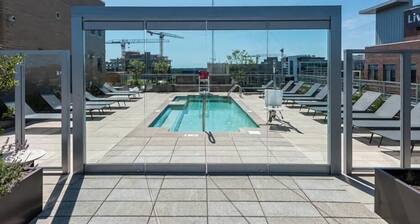 Roomy Woodmont Triangle 2BR nr Bethesda Station & Market