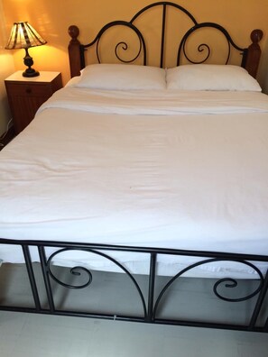 1 bedroom, iron/ironing board, WiFi, bed sheets