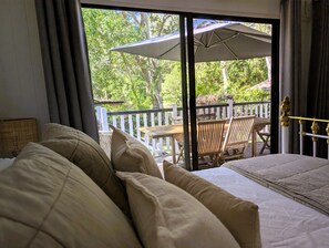 3 bedrooms, desk, iron/ironing board, travel cot