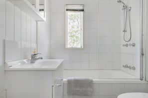 Combined shower/bathtub, hair dryer, towels, soap