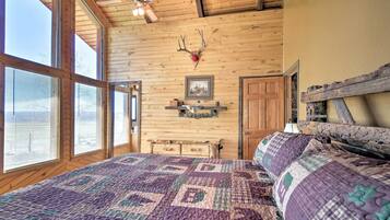 4 bedrooms, iron/ironing board, internet, bed sheets