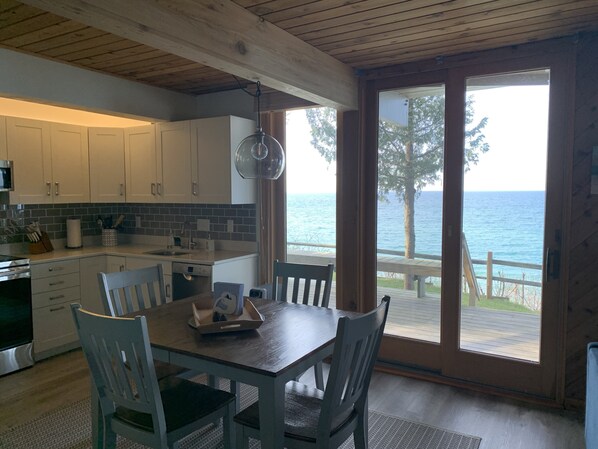 Dining - Eagle Bluff Cottage at Lake Michigan (Manistee)
