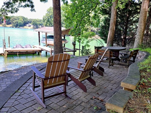 Cairns Home-Waterfront, family-friendly, wide water views