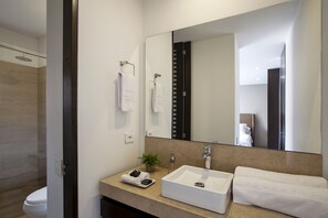 A modern bathroom with a large mirror, a sink, and a shower. - ATTIK STUNNING SUPERIOR  301 (Bogotá)