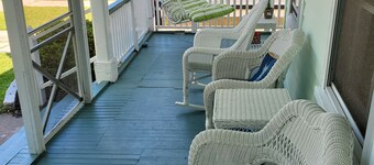 The Heart of Cape May on Historic Windsor Ave, 2 Blocks to Beach & Shopping! 