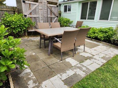 The Heart of Cape May on Historic Windsor Ave, 2 Blocks to Beach & Shopping! 