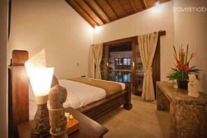 3 bedrooms, in-room safe, iron/ironing board, WiFi - Promo Rate Seminyak Prime Location Suitable for Big Family (Kuta)