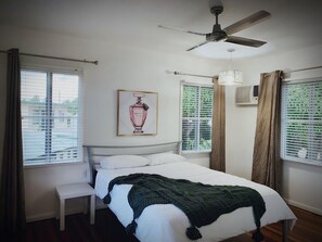 4 bedrooms, iron/ironing board, bed sheets - The Lucinda White House (Lucinda)