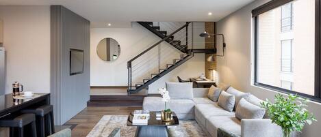 TV, fireplace