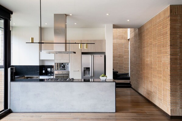 Micro-ondes, lave-vaisselle, cafetiĂšre/bouilloire