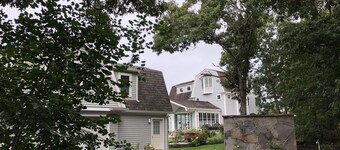 Beautiful Carriage House on the Chop