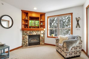Smart TV y chimenea