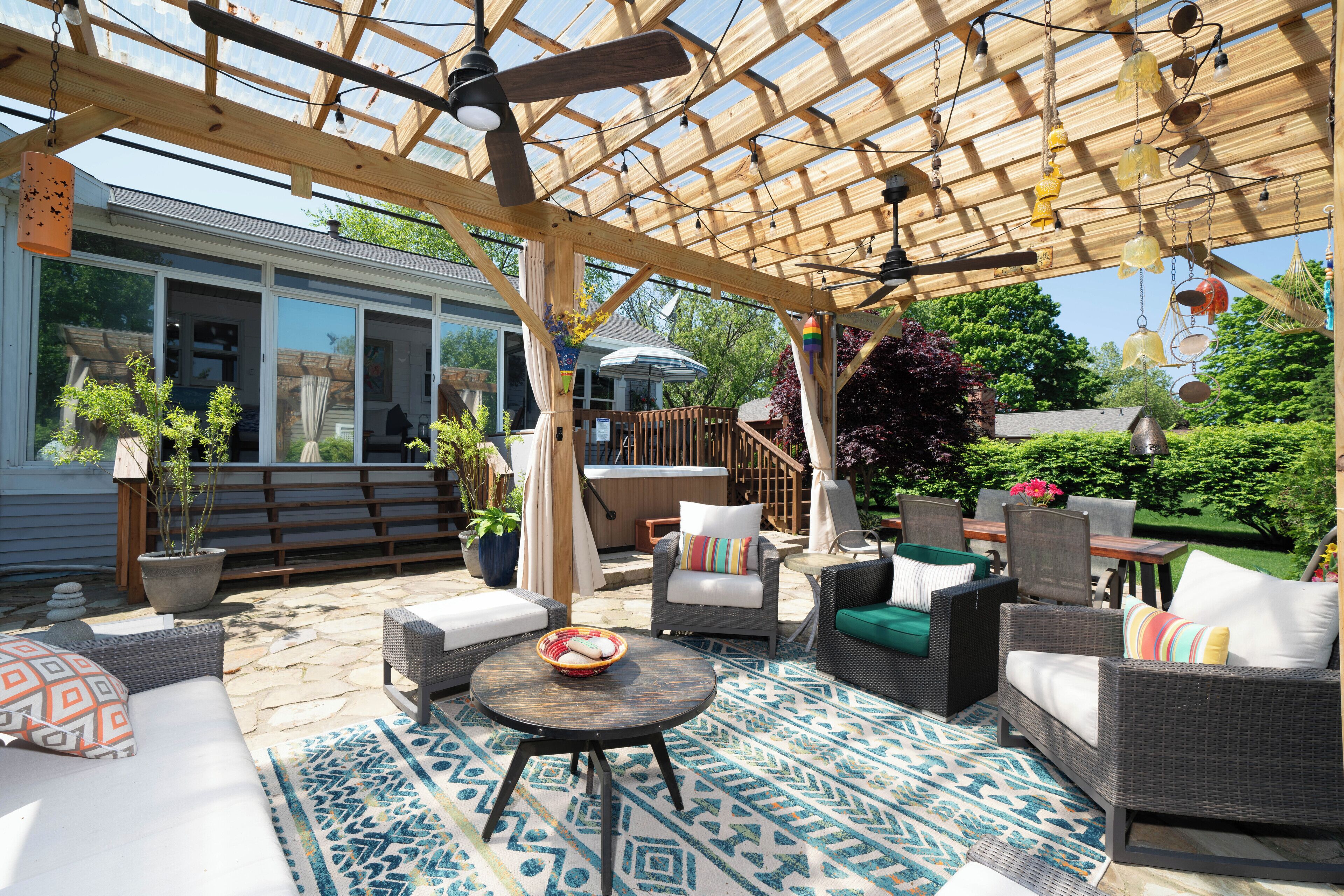Coco's Beach House: Quiet Setting w/ Hot Tub, Lovely Backyard