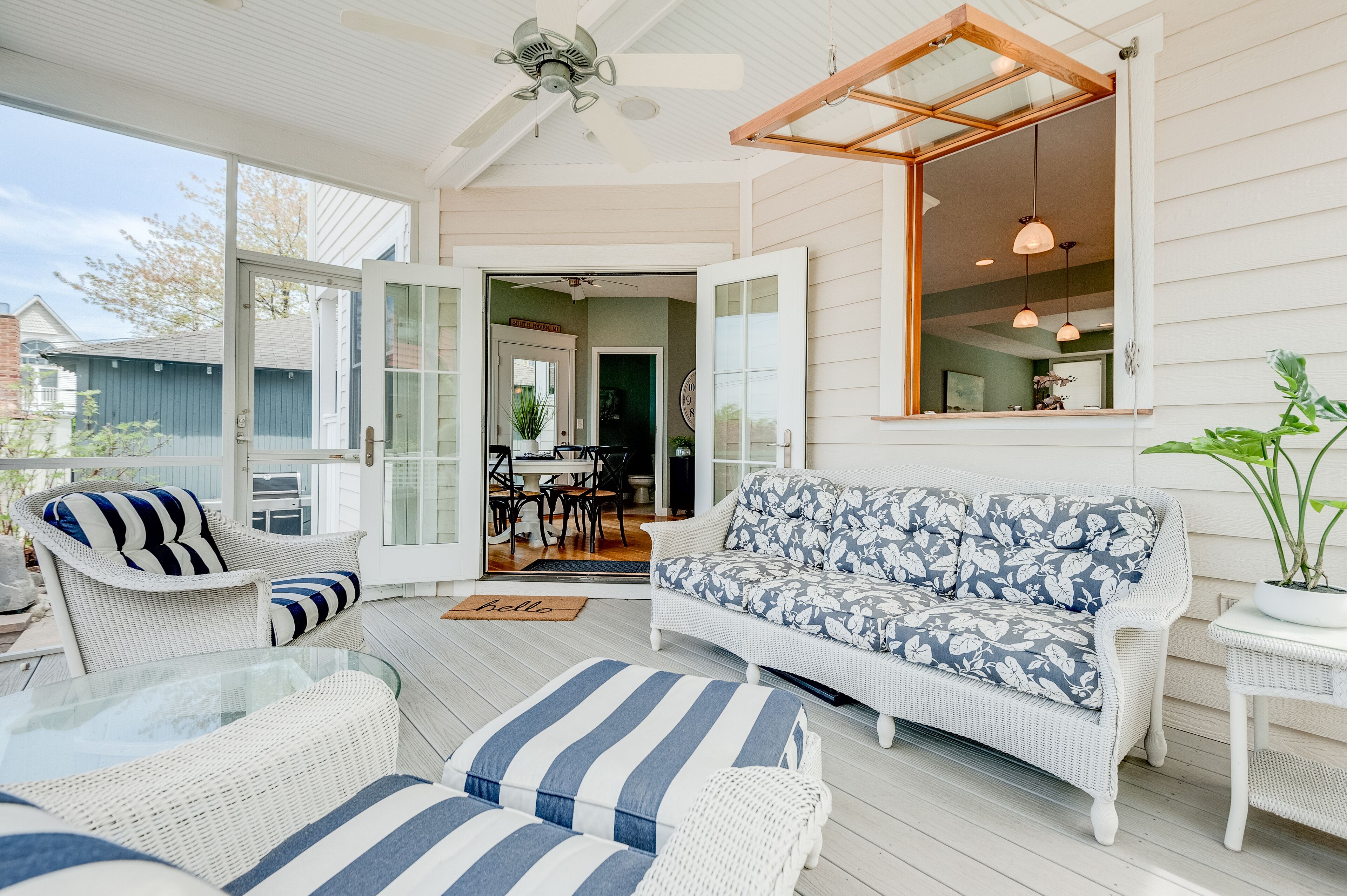 Lake Views, Hot Tub, Fire Pit & Private Yard on North Beach!