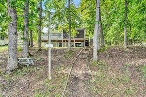 Exterior - Autumn Holiday- dog friendly, close to SML State Park (Huddleston)