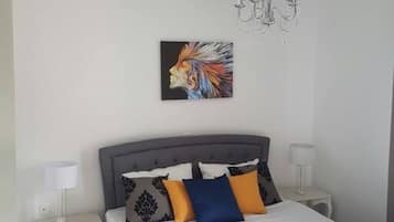 1 Schlafzimmer, BĂŒgeleisen/BĂŒgelbrett, Internetzugang, BettwĂ€sche