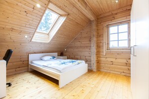 3 bedrooms, iron/ironing board, travel cot, WiFi