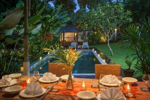Outdoor dining - Tropical Private Pool Villa, Batu Belig (Batubelig)