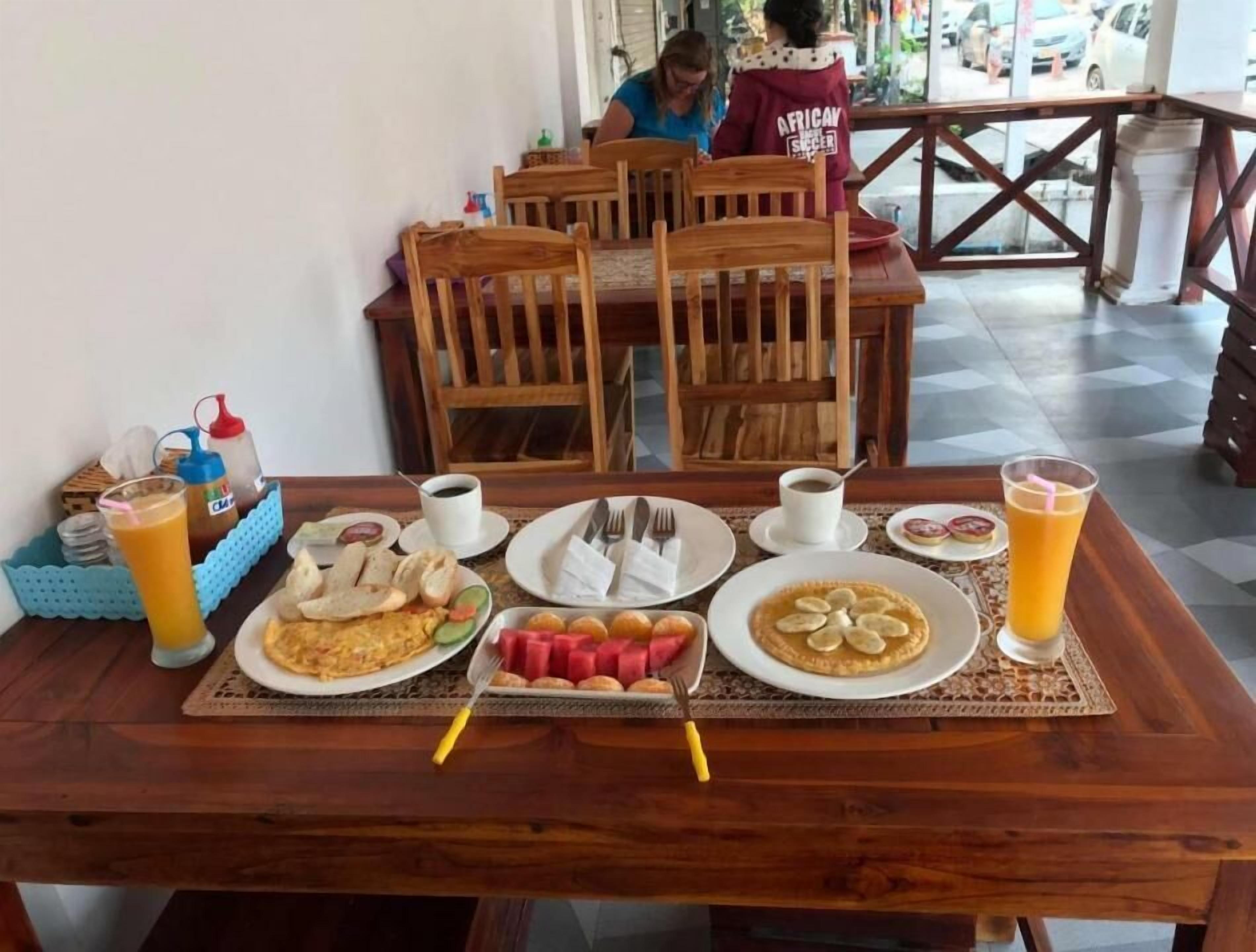 Daily continental breakfast (USD 2 per person)