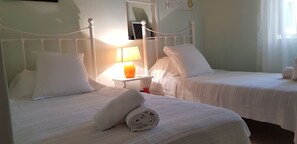 3 bedrooms, iron/ironing board, WiFi