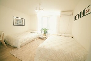 2 bedrooms, iron/ironing board, WiFi, bed sheets - #1 Hongdae Amy house (2rooms) (Seoul)