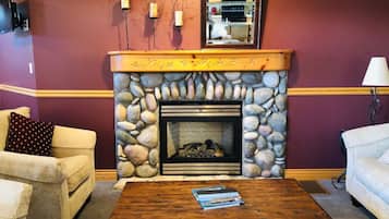 Televisión y chimenea