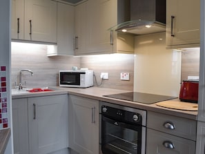 Geschirrspüler, Hochstuhl, Gefrierschrank