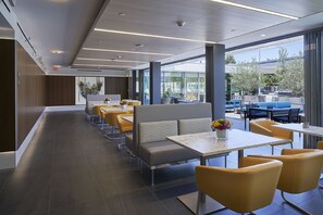 Daily to-go breakfast for a fee - Hotel Mariposa Los Angeles (Valley Village)