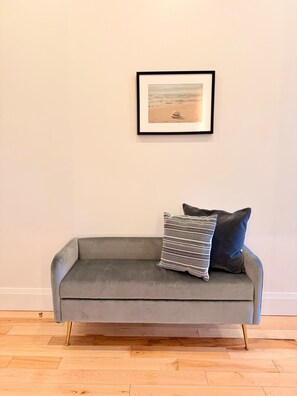 Luxury Room 3 | Premium bedding, minibar, blackout drapes, iron/ironing board - Cribs on Main (Prince Edward)