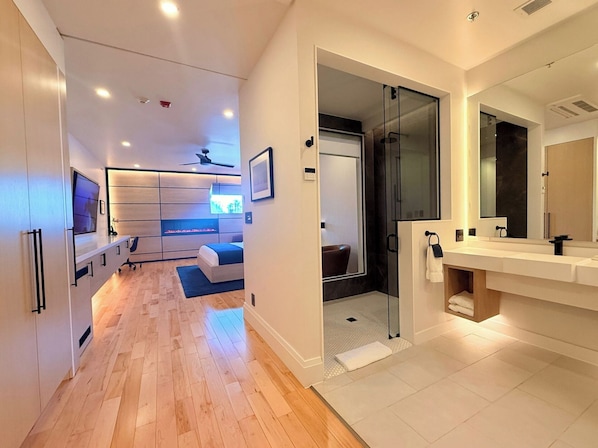 Phòng Cao cấp | Bộ đồ giường cao cấp, minibar, màn/rèm cản sáng