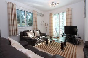 Smart TV - A peaceful and quite area 12 min walk to the sea (Protaras)
