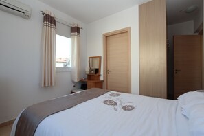 2 bedrooms, in-room safe, iron/ironing board, travel crib - A peaceful and quite area 12 min walk to the sea (Protaras)