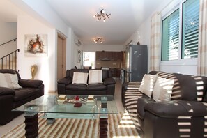 Smart TV - A peaceful and quite area 12 min walk to the sea (Protaras)