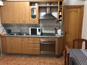 Micro-ondes, cafetière/bouilloire