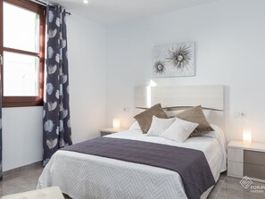 3 bedrooms, iron/ironing board, Internet, bed sheets