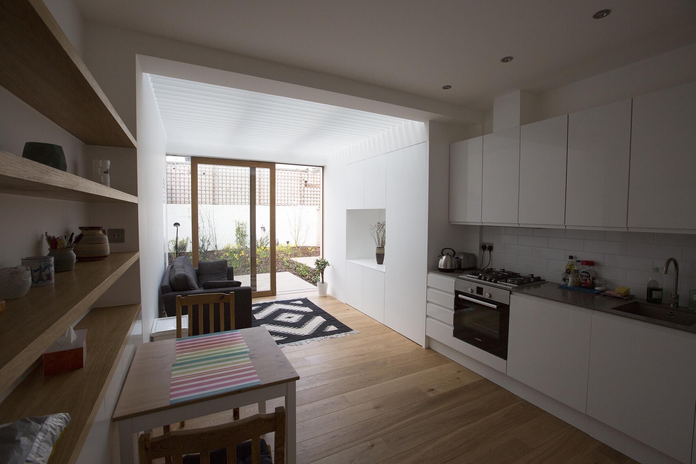 Microwave, cookware/dishes/utensils